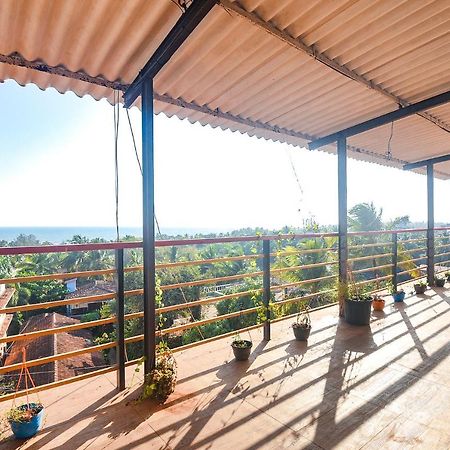 Fabexpress The Voyage Hotel Morjim Exterior foto