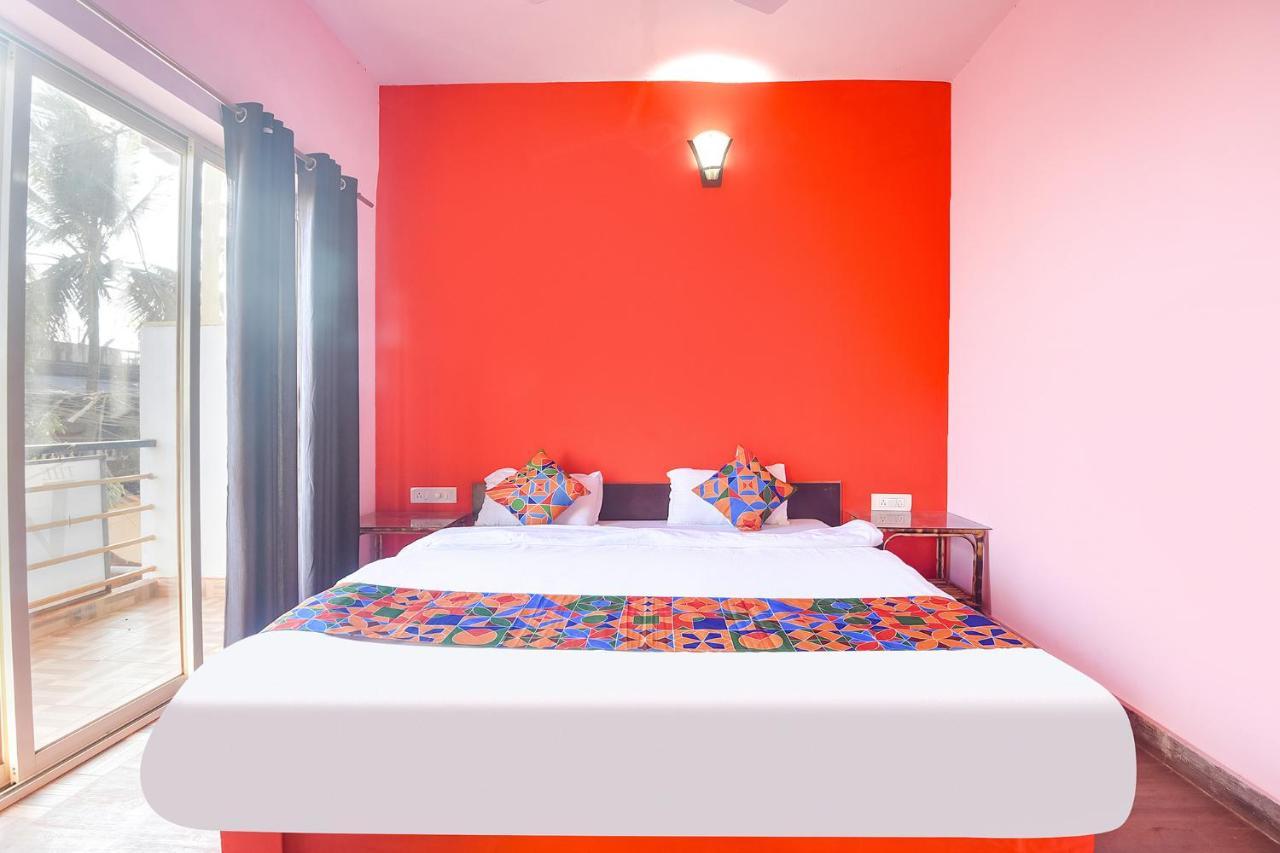 Fabexpress The Voyage Hotel Morjim Exterior foto