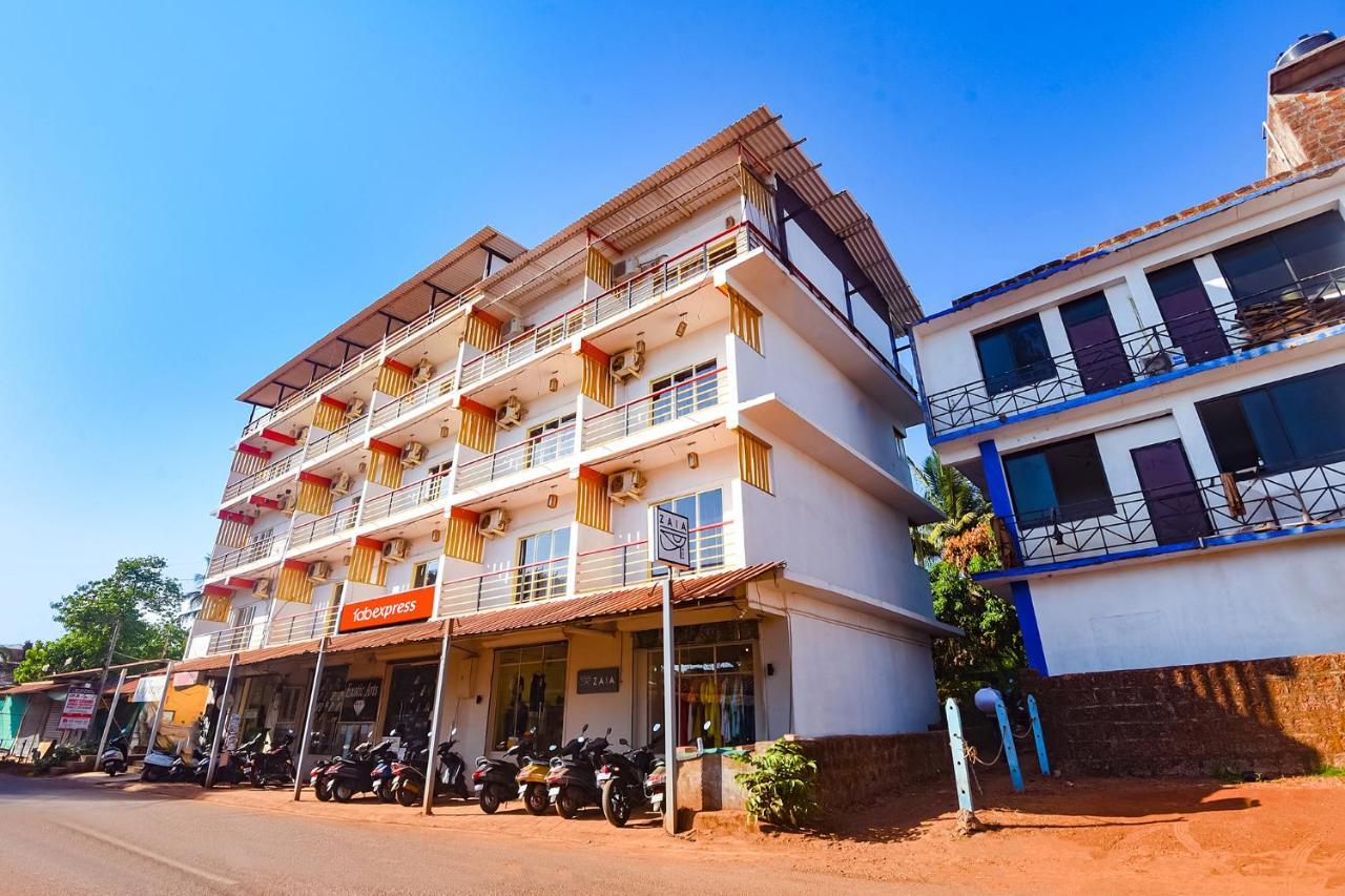 Fabexpress The Voyage Hotel Morjim Exterior foto