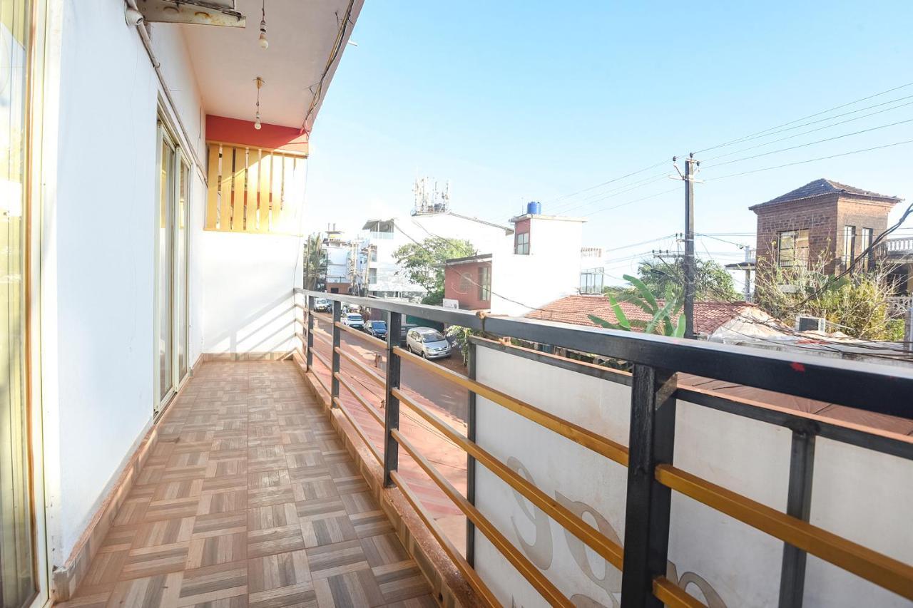 Fabexpress The Voyage Hotel Morjim Exterior foto
