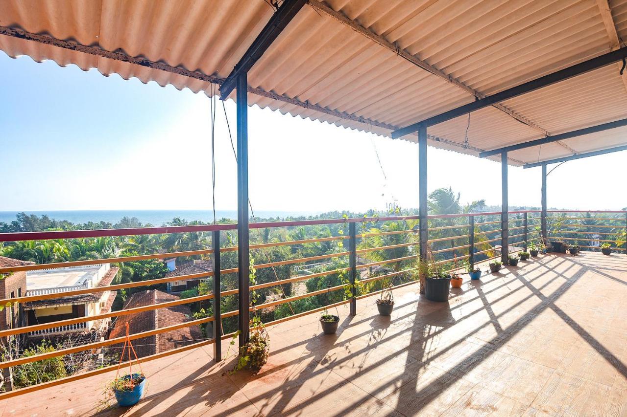 Fabexpress The Voyage Hotel Morjim Exterior foto