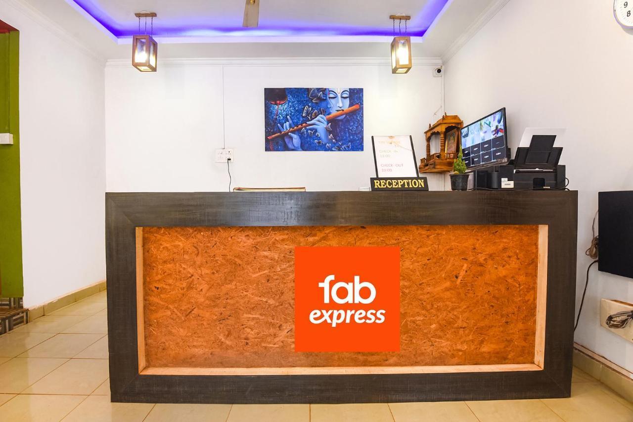 Fabexpress The Voyage Hotel Morjim Exterior foto
