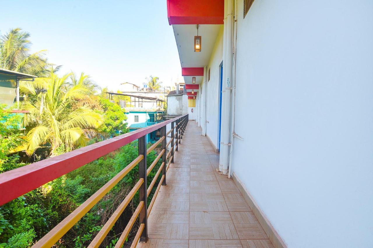 Fabexpress The Voyage Hotel Morjim Exterior foto