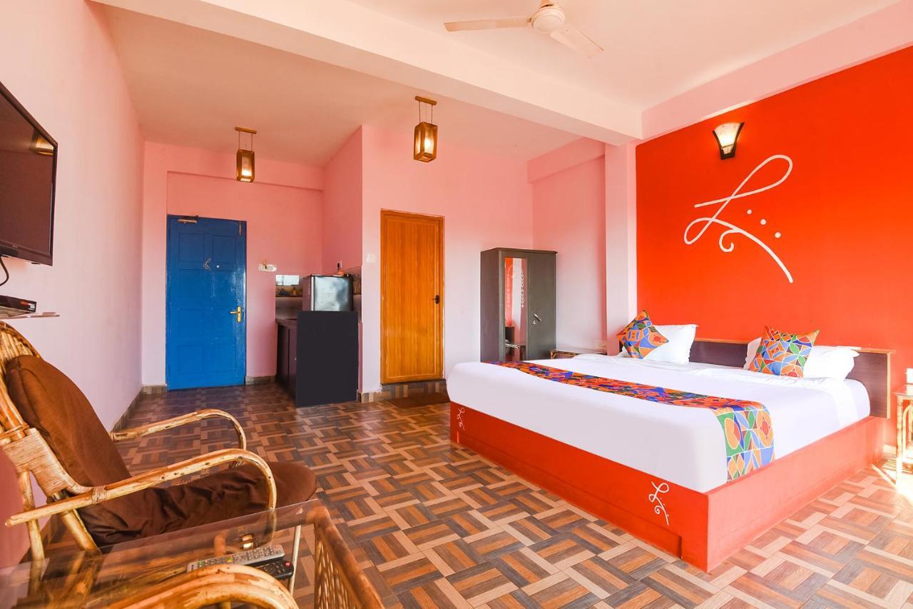 Fabexpress The Voyage Hotel Morjim Exterior foto