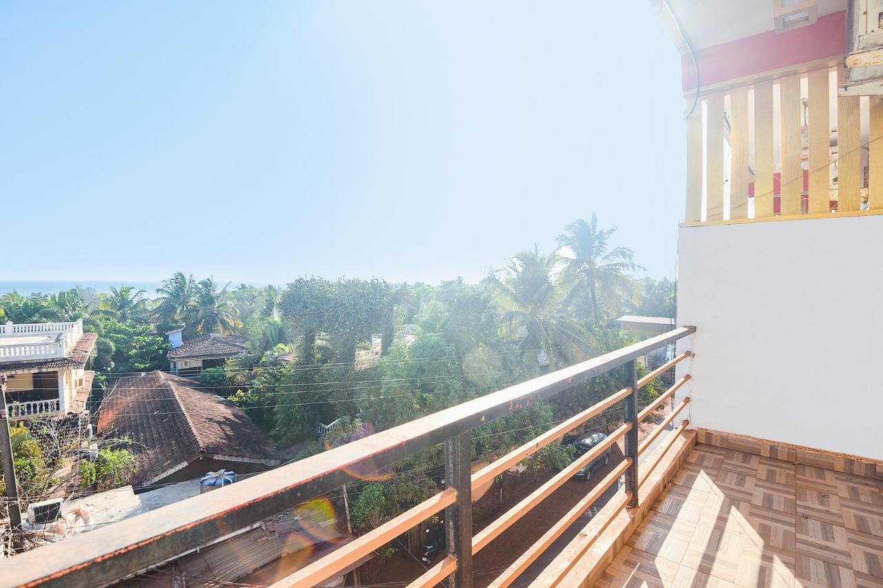 Fabexpress The Voyage Hotel Morjim Exterior foto