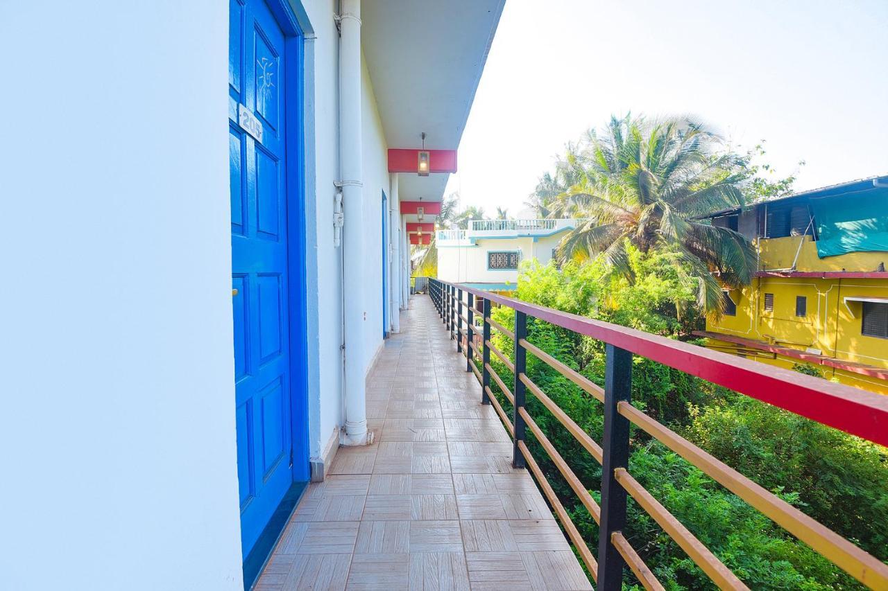 Fabexpress The Voyage Hotel Morjim Exterior foto