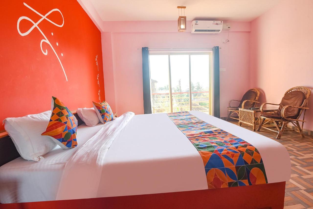 Fabexpress The Voyage Hotel Morjim Exterior foto